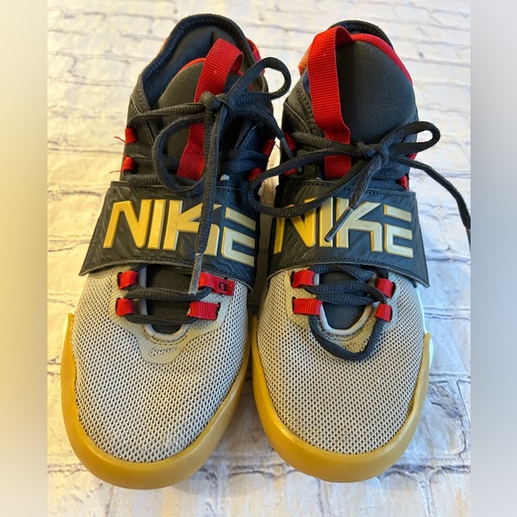 NIKE FUTURE COURT BLACK/RED/GOLD YOUTH SIZE 5 BASKETBALL SHOES FROM (2020) - Picture 2 of 9